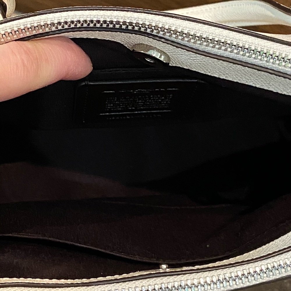 Coach 3 compartment bag white and silver - Picture 7 of 8